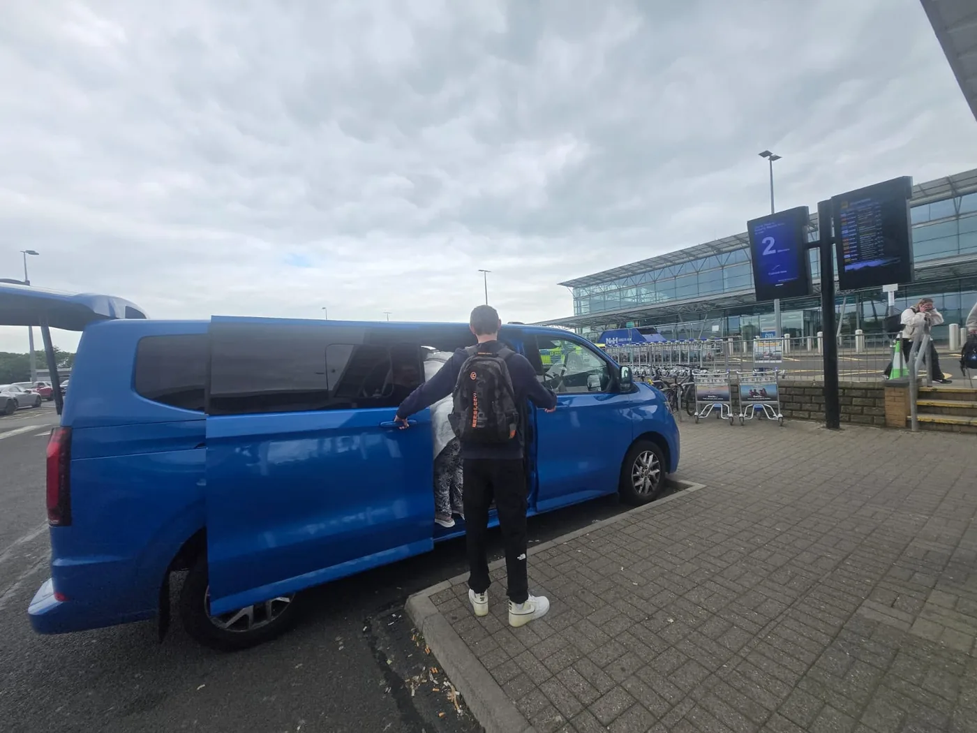 Middlesbrough to Teesside International Airport group minibus transfer