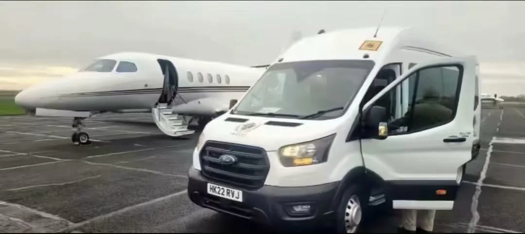 Executive airport transfer minibus Teesside